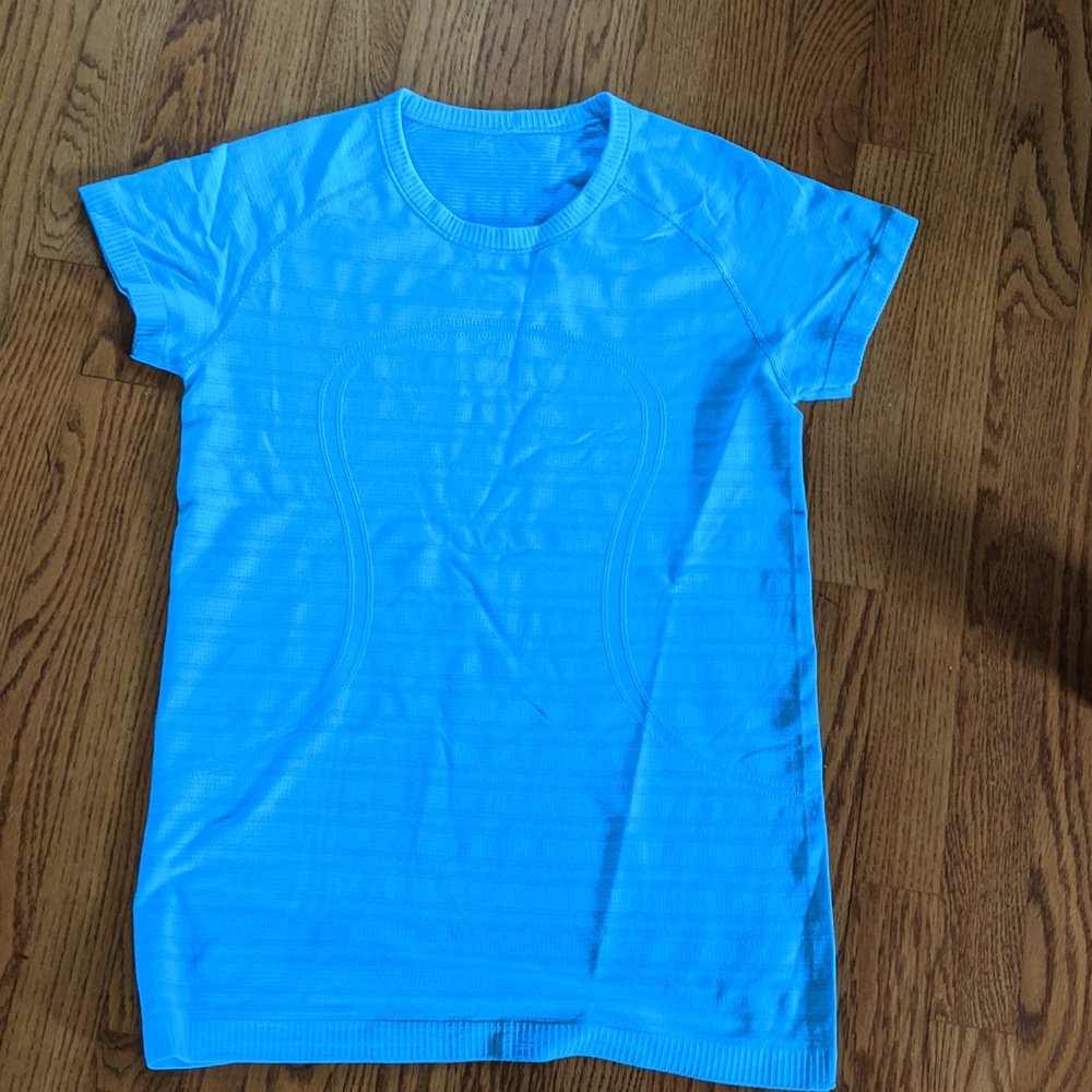 lululemon athletica  Light Blue Swiftly Tech Short Sleeve Athletic Tee SZ 10